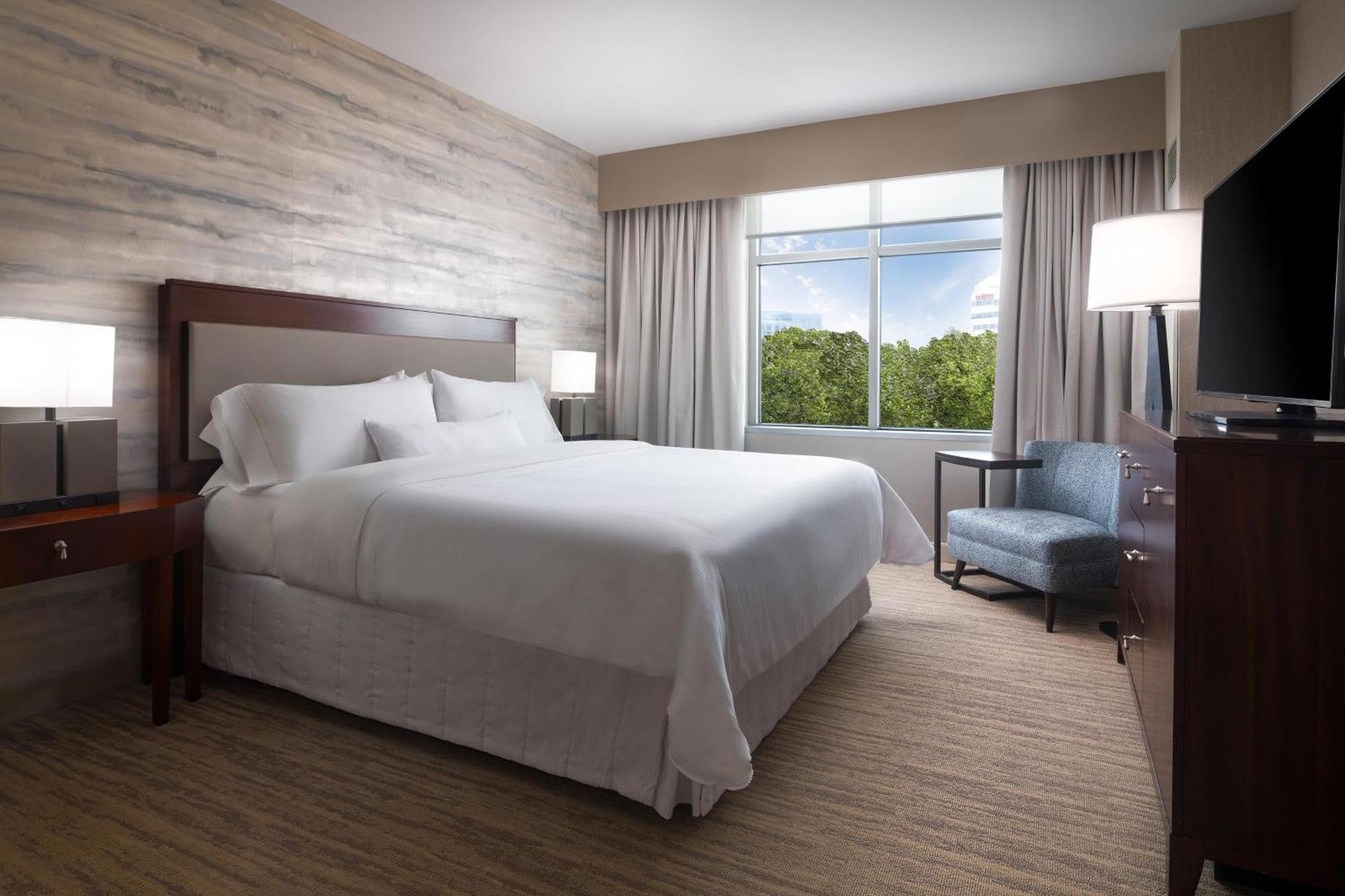 Отель The Westin Reston Heights Экстерьер фото
