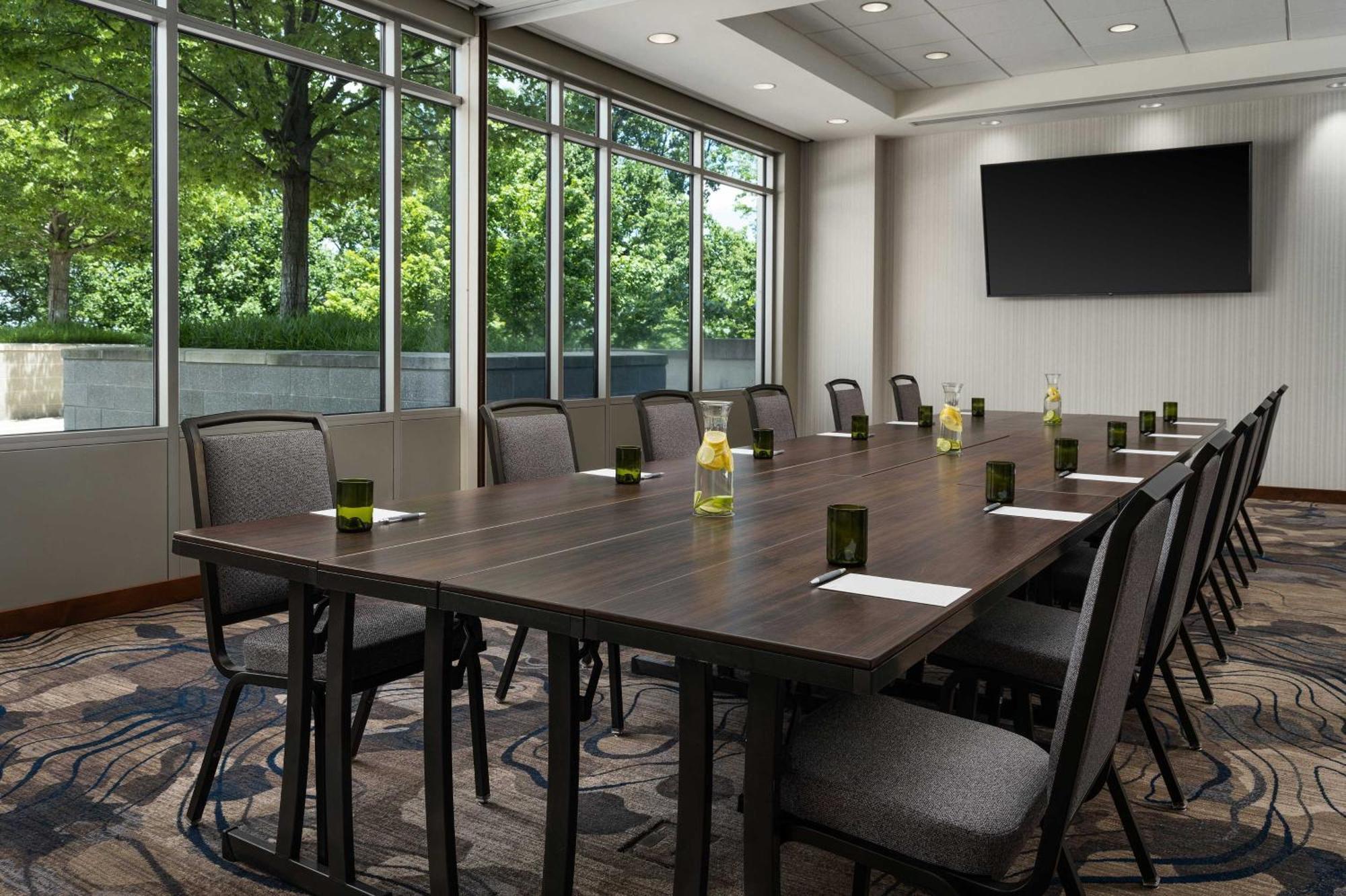 Отель The Westin Reston Heights Экстерьер фото