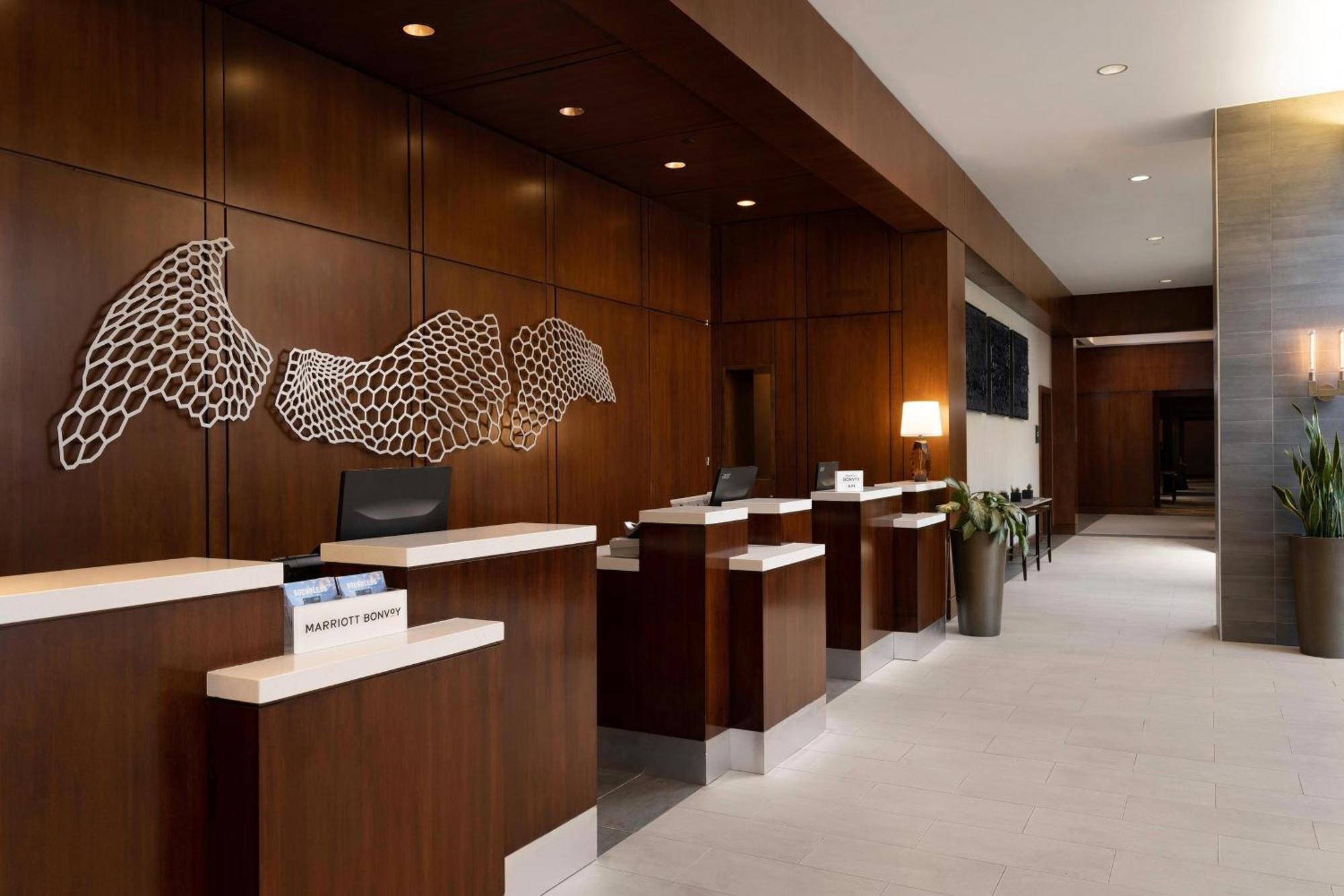 Отель The Westin Reston Heights Экстерьер фото