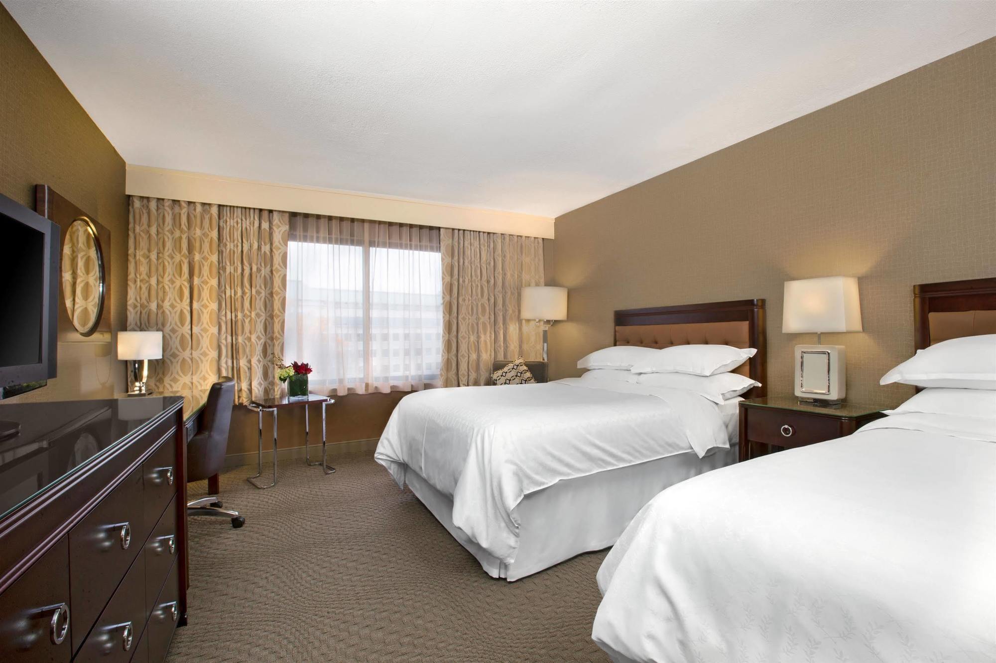 Отель The Westin Reston Heights Экстерьер фото