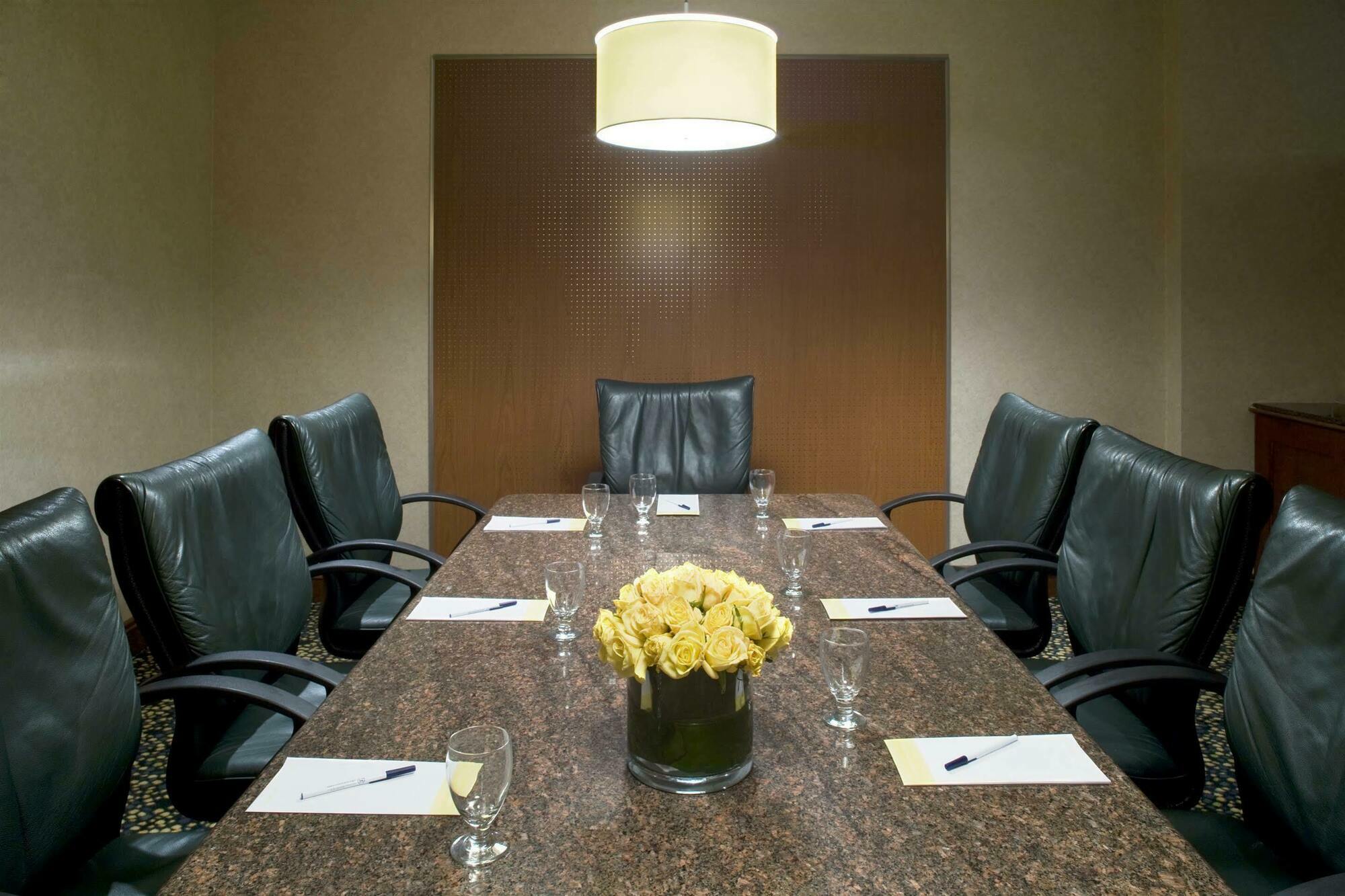 Отель The Westin Reston Heights Экстерьер фото